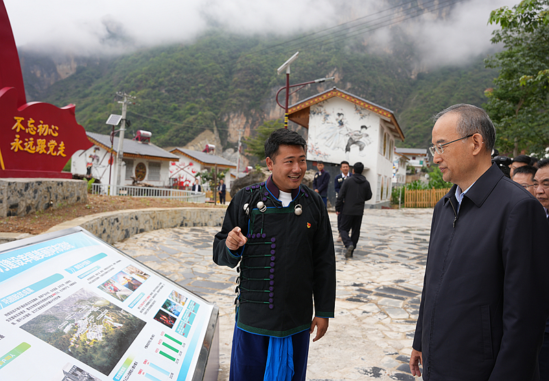 黄强在凉山调研时强调
坚决巩固脱贫攻坚成果扎实推动高质量发展「相关图片」