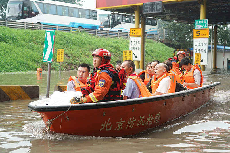 风雨同心 人民至上
——以习近平同志为核心的党中央坚强有力指挥北京防汛抗洪救灾「相关图片」